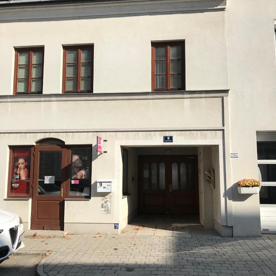 Lg Tiny Lejlighed Korneuburg Eksteriør billede